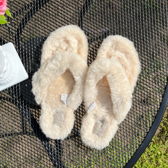UGG Fur Fluff Flip Flop Slippers - Picture 9 of 9